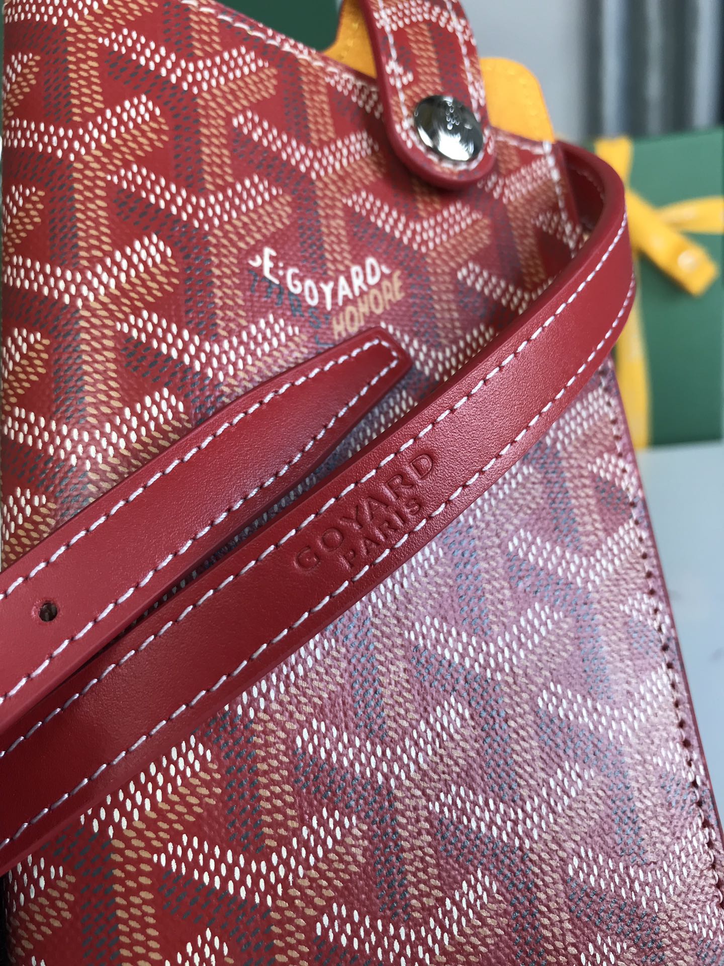 MONTMARTRE GM CASE 18 IN CLASSIC RED GOYARDINE CANVAS