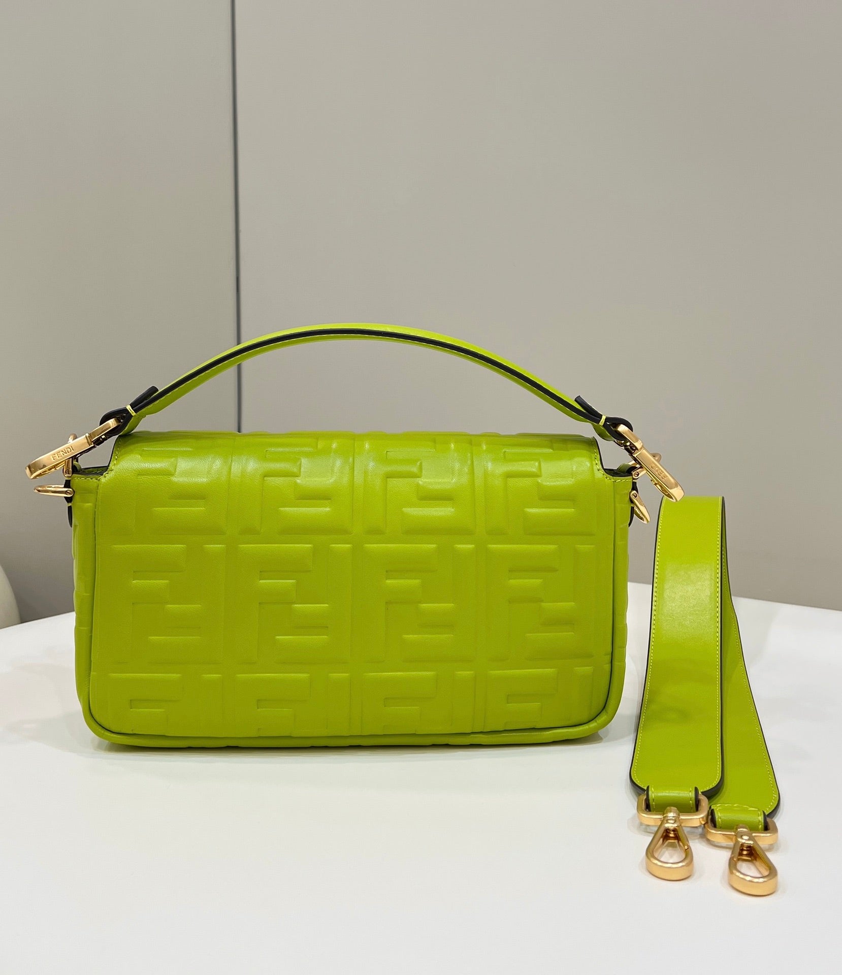 BAGUETTE WITH FF MOTIF 27 IN LIMERICK SOFT LAMBSKIN GOLD HARDWARE