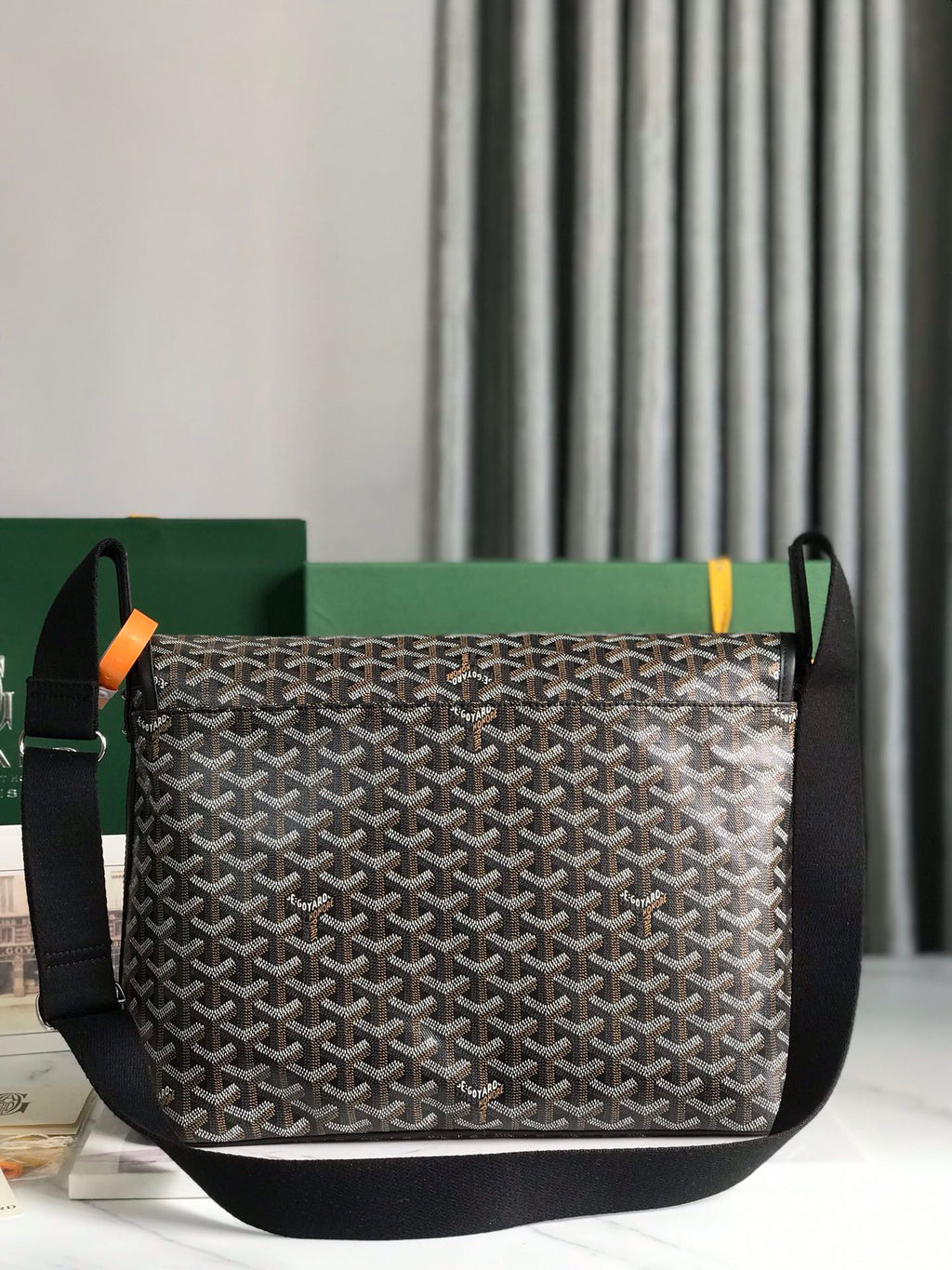 CITADIN MESSENGER BAG 39 IN BLACK GOYARDINE CANVAS