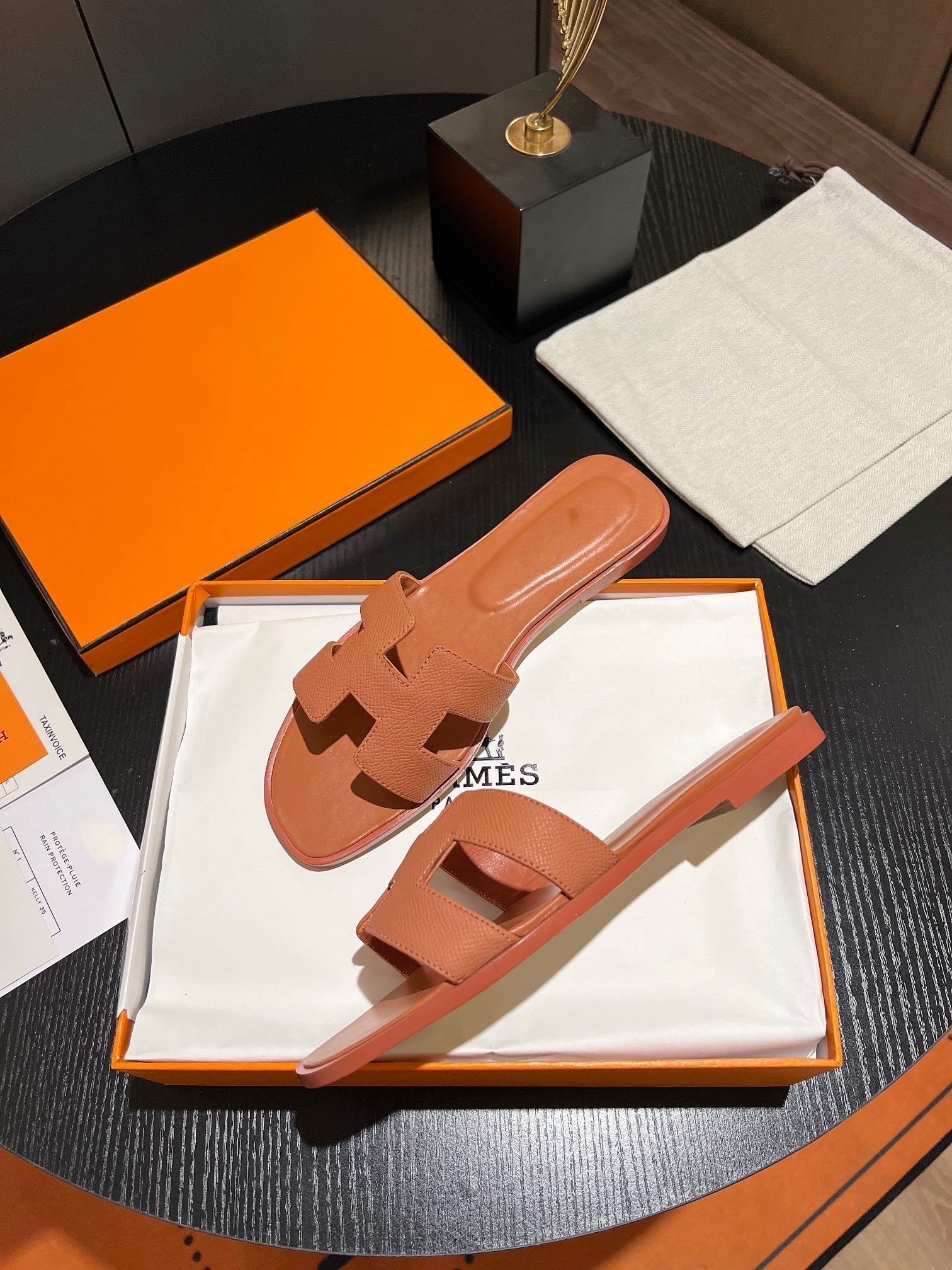 HERMES 0RAN SANDAL Leather Carrot