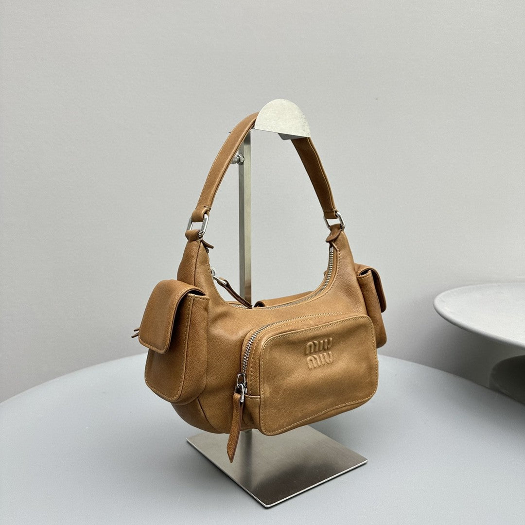 PUCKET BAG 21 IN PEANUT BROWN CALFSKIN