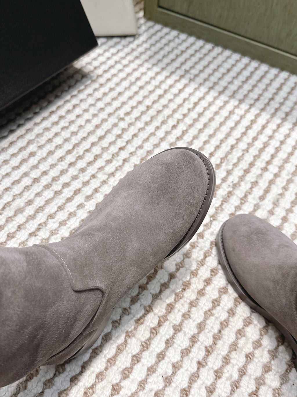 CHANEL 25S KNEE-HIGH BOOTS IN GREY SUEDE GOLD HARDWARE