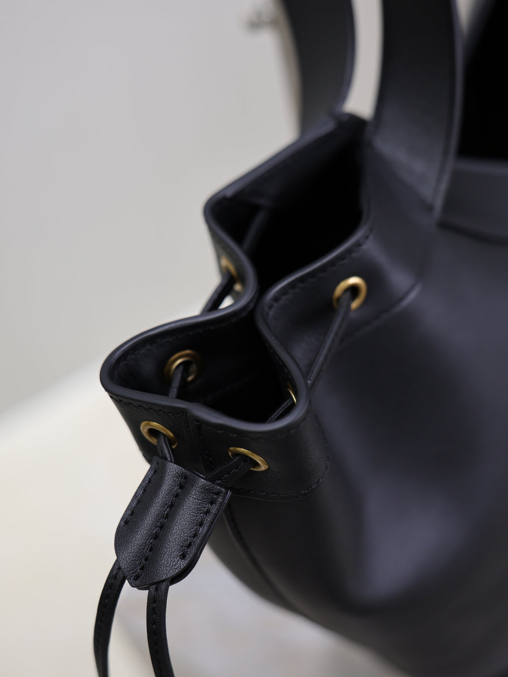 YSL 25S Y LARGE HOBO 50 IN BLACK CALFSKIN GOLD HARDWARE