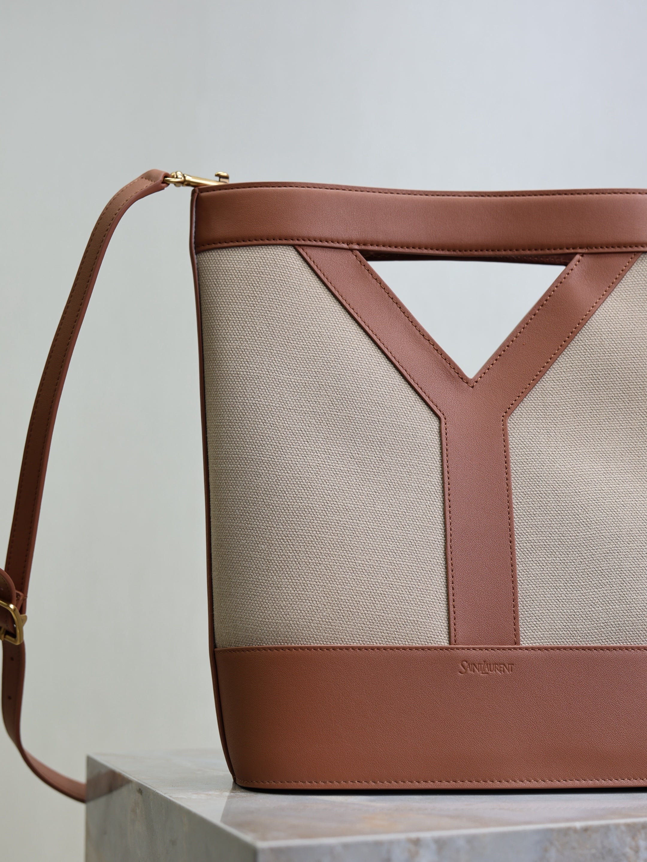 YSL 25S Y SMALL BUCKET 29 IN DESERT DUST AND BRICK CANVAS GOLD HARDWARE
