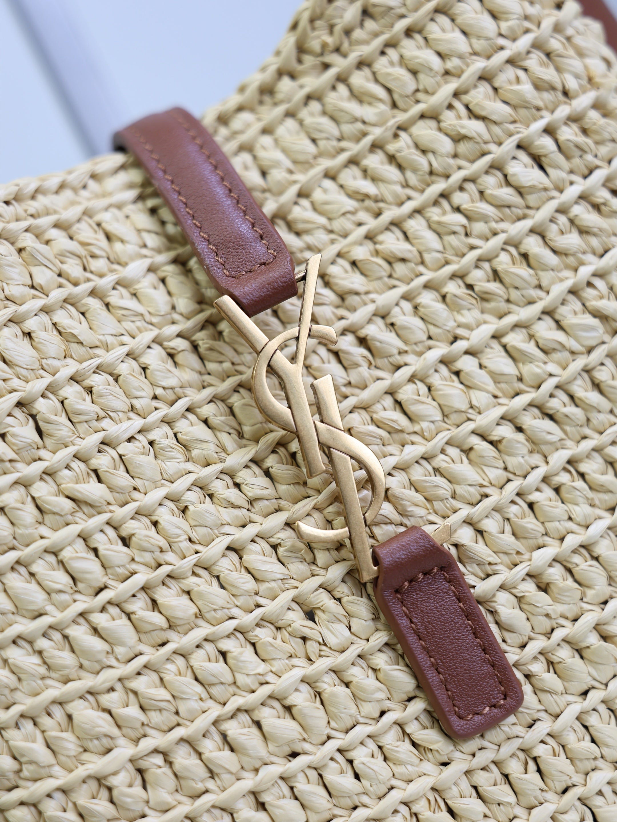 YSL 25S LE 5 À 7 SUPPLE BABY 16 IN RAFFIA AND CALFSKIN GOLD HARDWRE