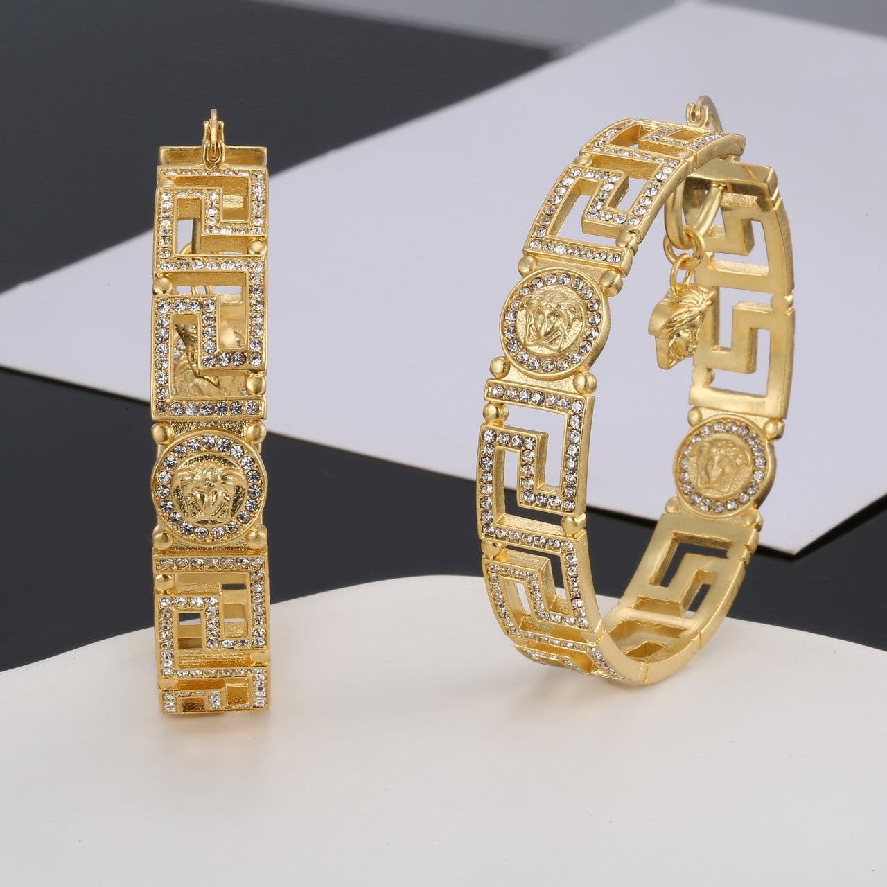 18K Ver Round Crystals Earrings