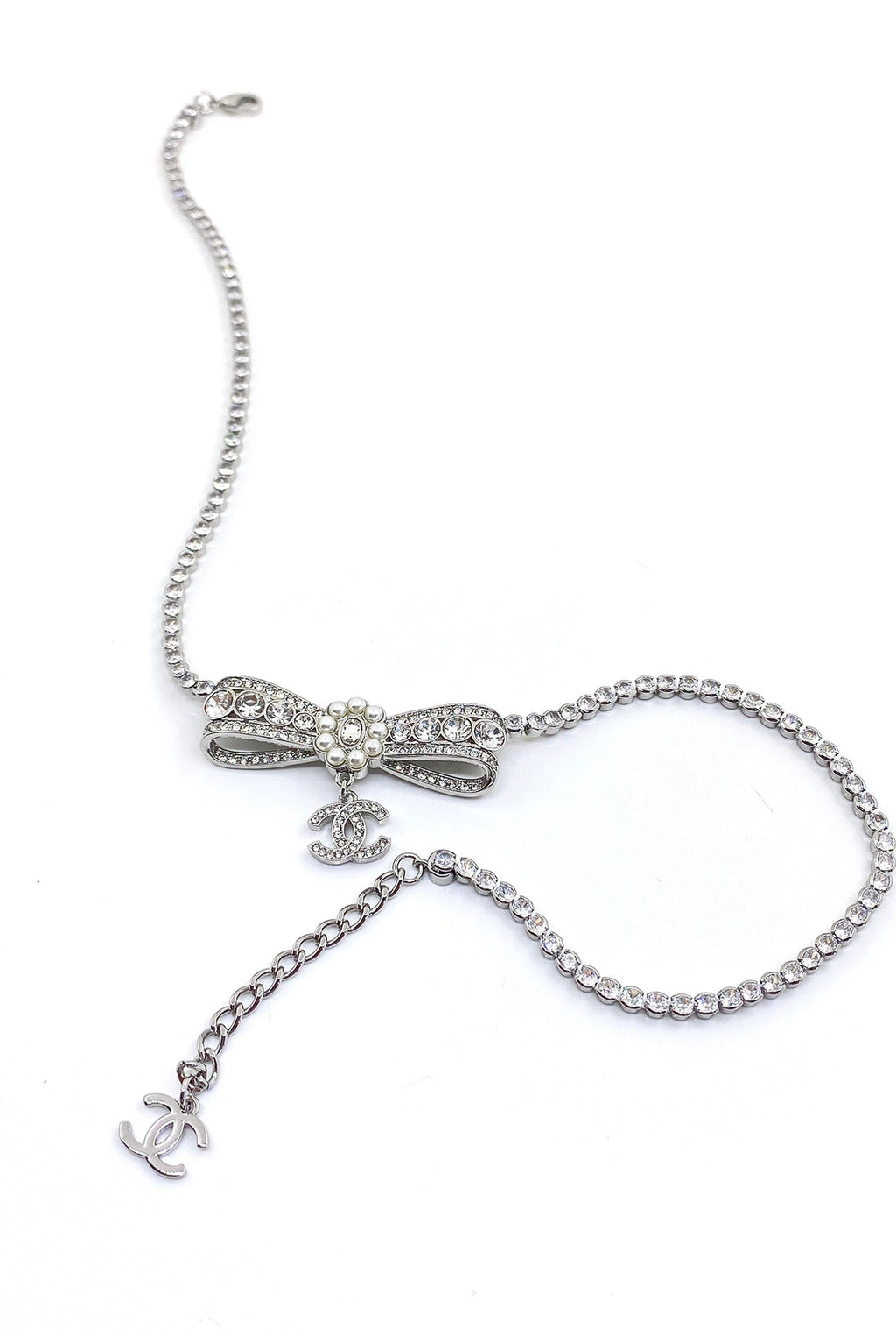 18K  Chanel Diamonds Bow Tie Necklace
