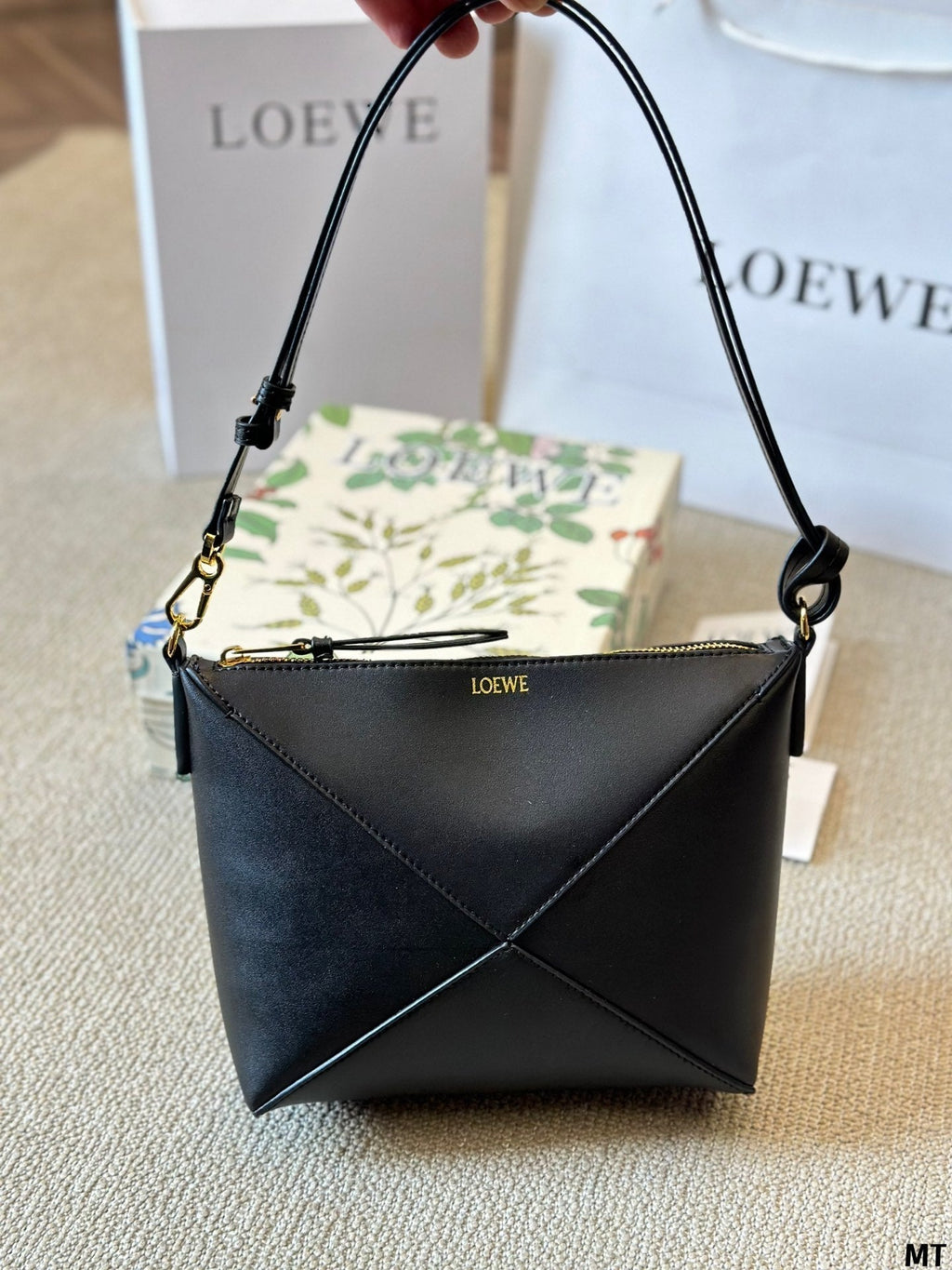 LOE 20 PUZZLE FOLD POUCH IN BLACK NAPPA CALFSKIN