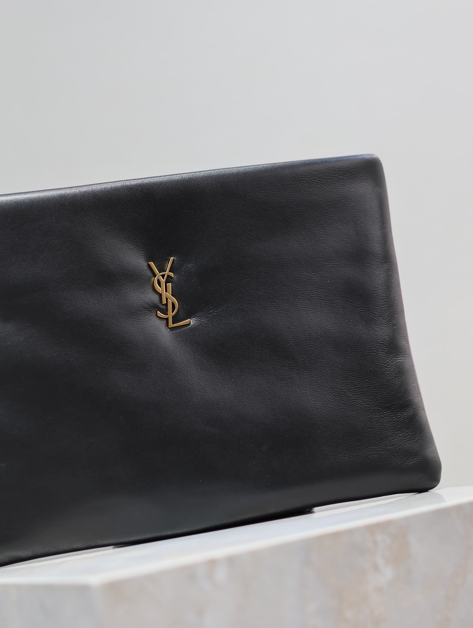 CALYPSO LARGE POUCH 30 IN BLACK SMOOTH LAMBSKIN
