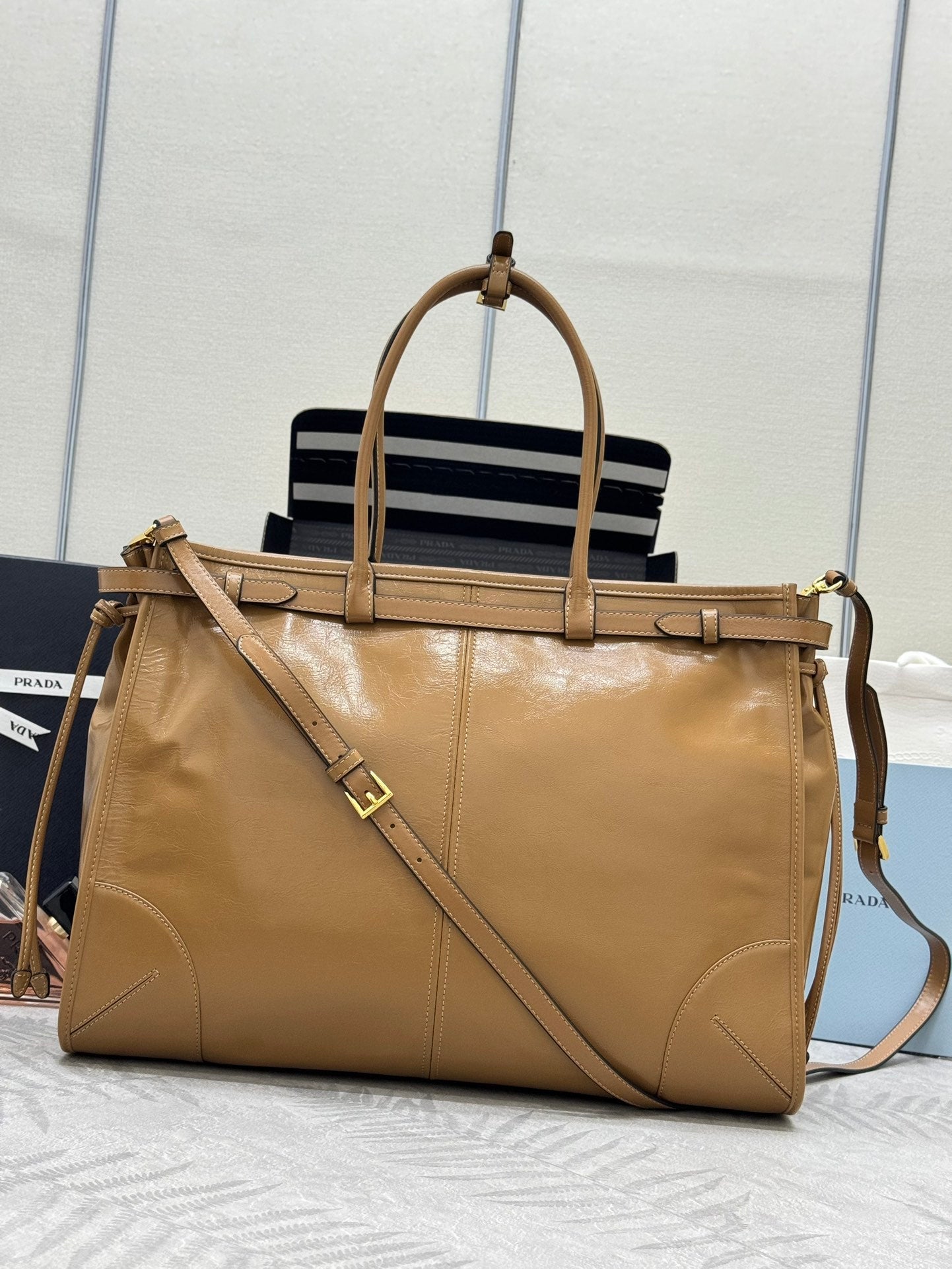 PRADA 25S LUX SOFT BAG 42 IN CARAMEL GLOSSY CALFSKIN GOLD HARDWRE