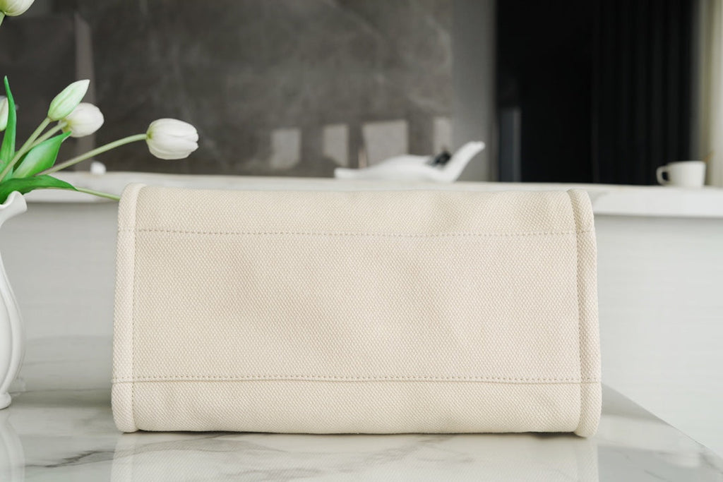 CHANEL TOTE BAG 39 ATTACHED PEARL LOGO IN BEIGE CANVAS GOLD HARDWARE