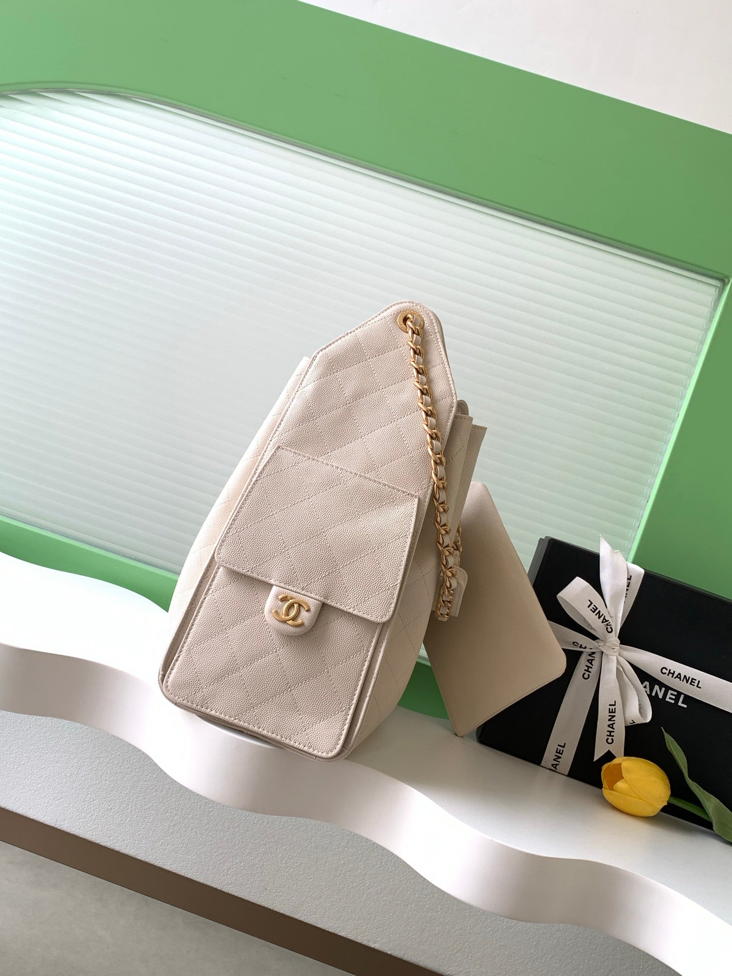 CHANEL 25S HOBO BAG 40 IN LIGHT BEIGE CAVIAR LEATHER WITH GOLD HARDWARE