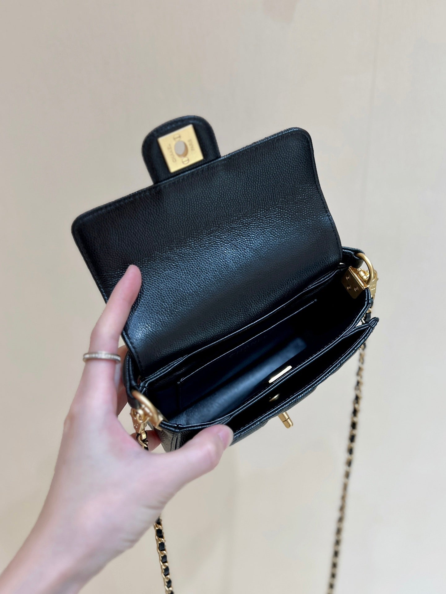 CHANEL FLAP BAG 16 IN BLACK GRAINED CALFSKIN GOLD HARDWARE