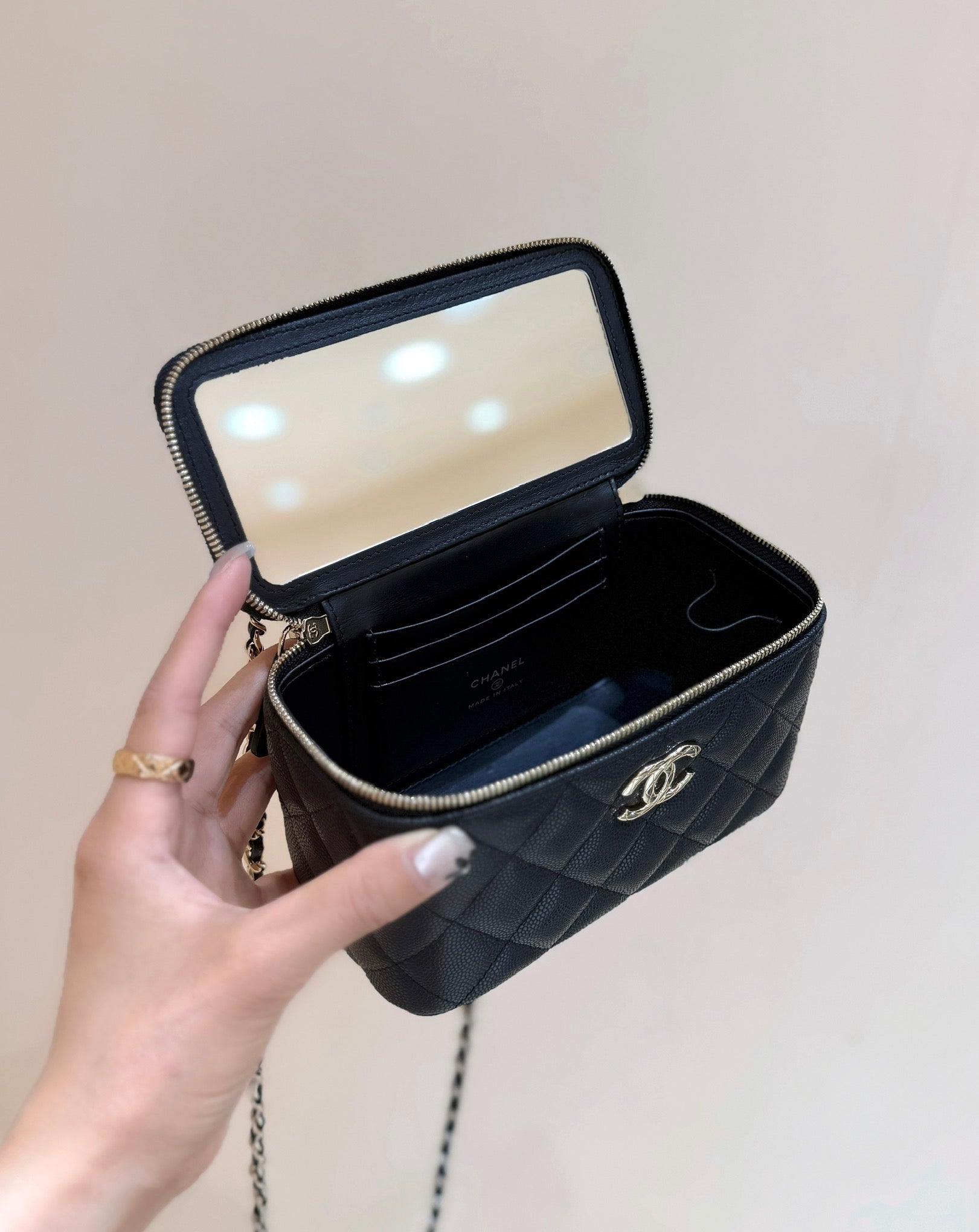 CHANEL 25S COCO CRUSH 17 IN BLACK CALFSKIN GOLD HARDWARE