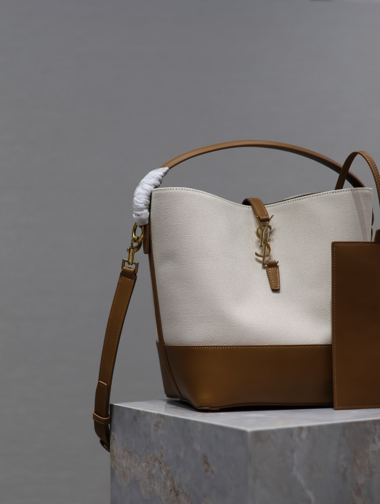 YSL 25S LE 5 À 7 BUCKET 26 IN CREAM BROWN CALFSKIN AND CANVAS GOLD HARDWRE